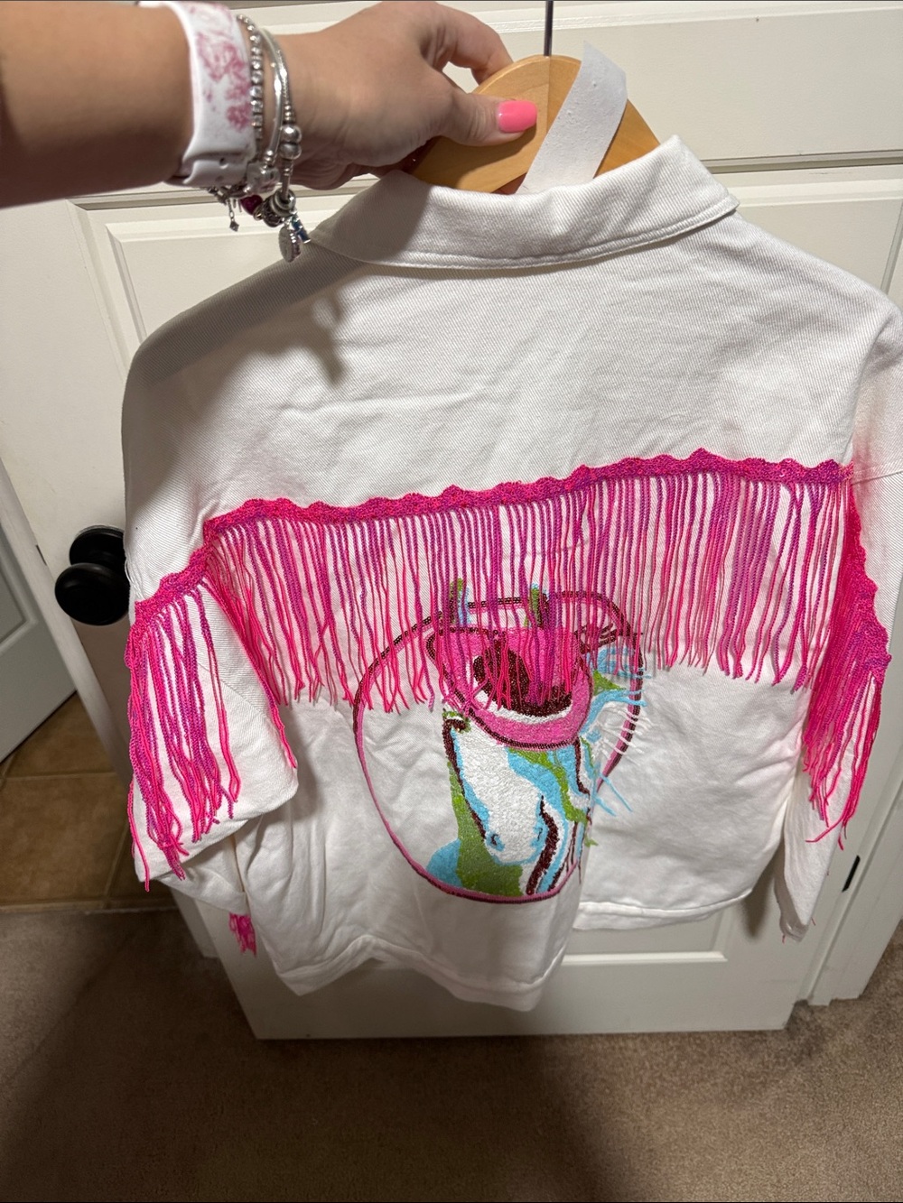 Fantastic Fawn White Jean Jacket with Hot Pink Fringe sequins horse embroidery - Picture 13 of 14